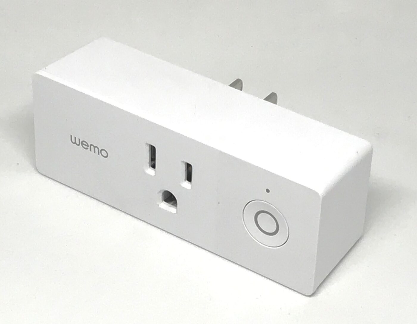 A compact plug-in smart plug of the kind used to switch lamps and small appliances