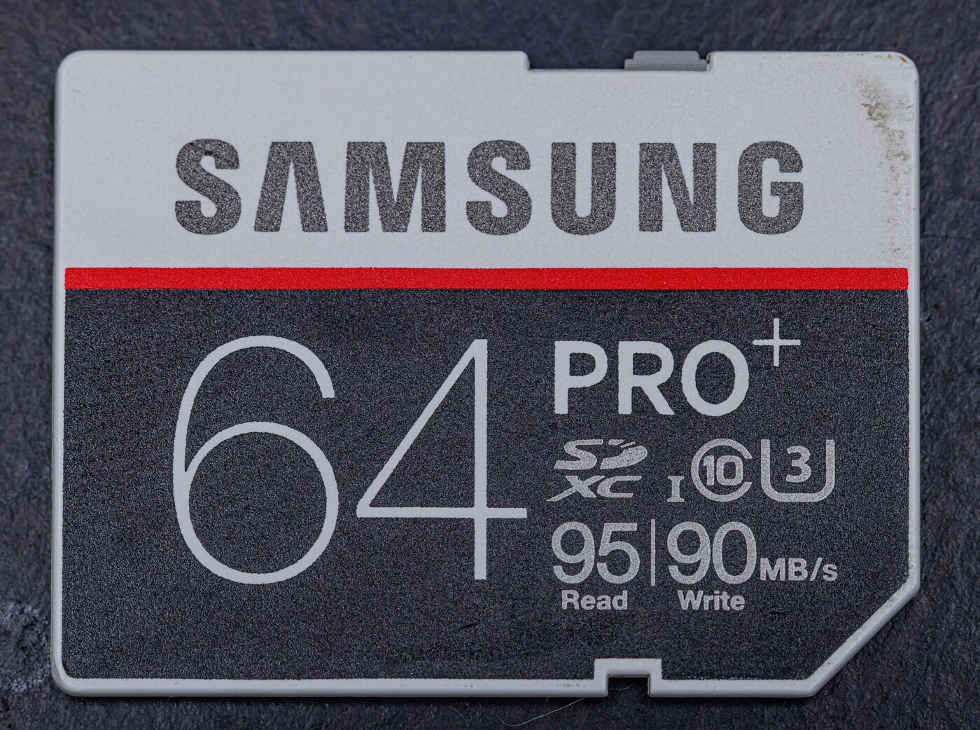 A 64 GB SDXC card showing its capacity, speed class and transfer ratings.